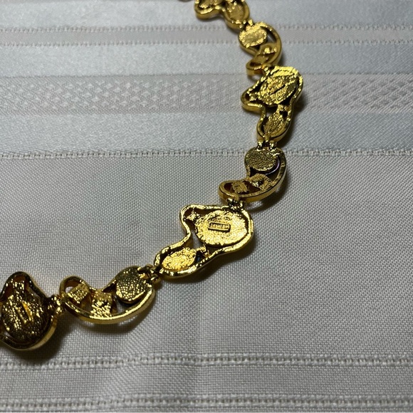 Vintage Butler necklace & clip on earrings. Gold tone. purple & blue. Gorgeous! - Picture 7 of 13